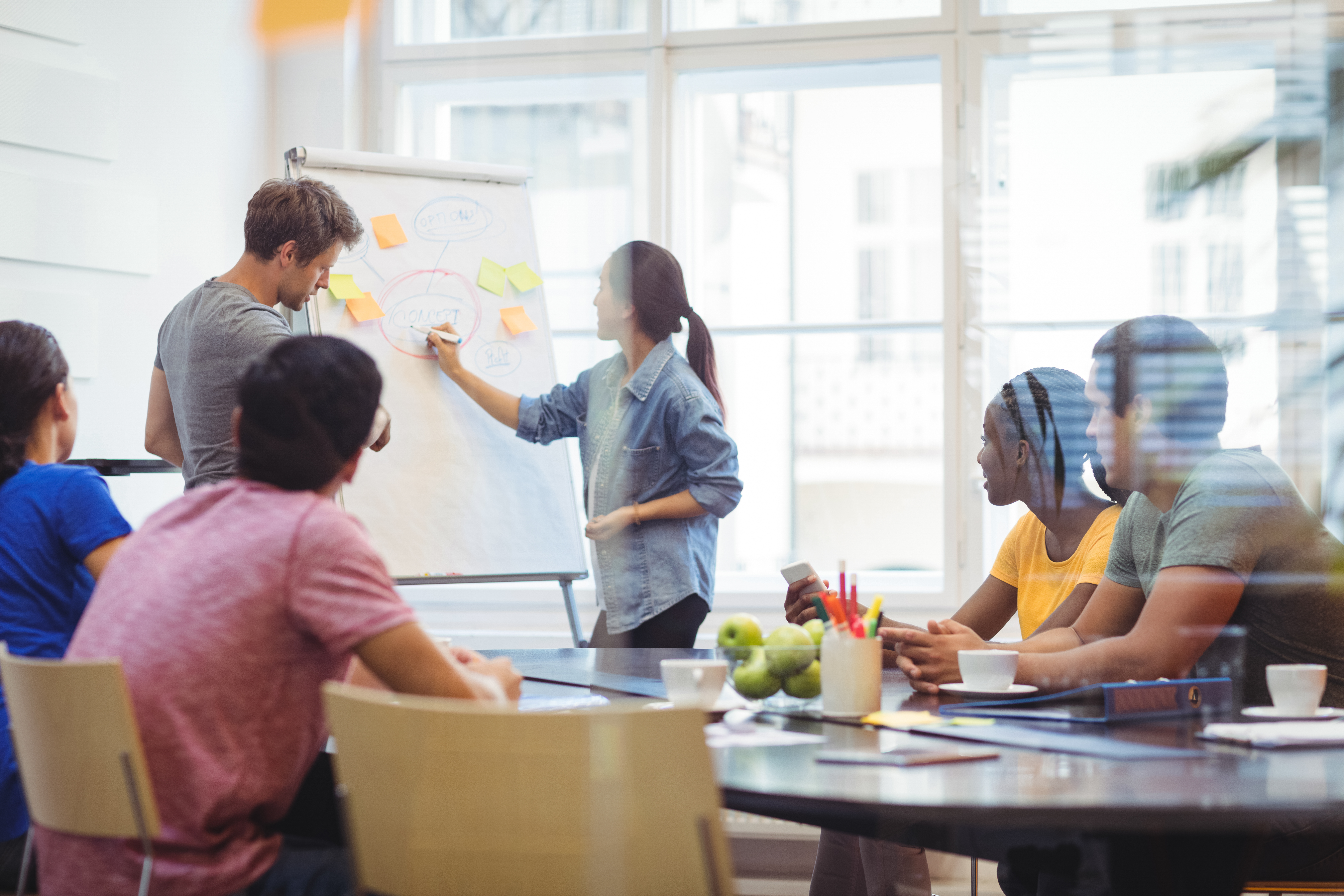 Sala comercial x sala em coworking: vantagens e desvantagens